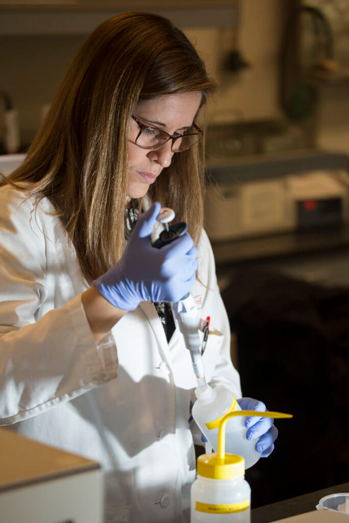 Veronica Jimeniz working in lab