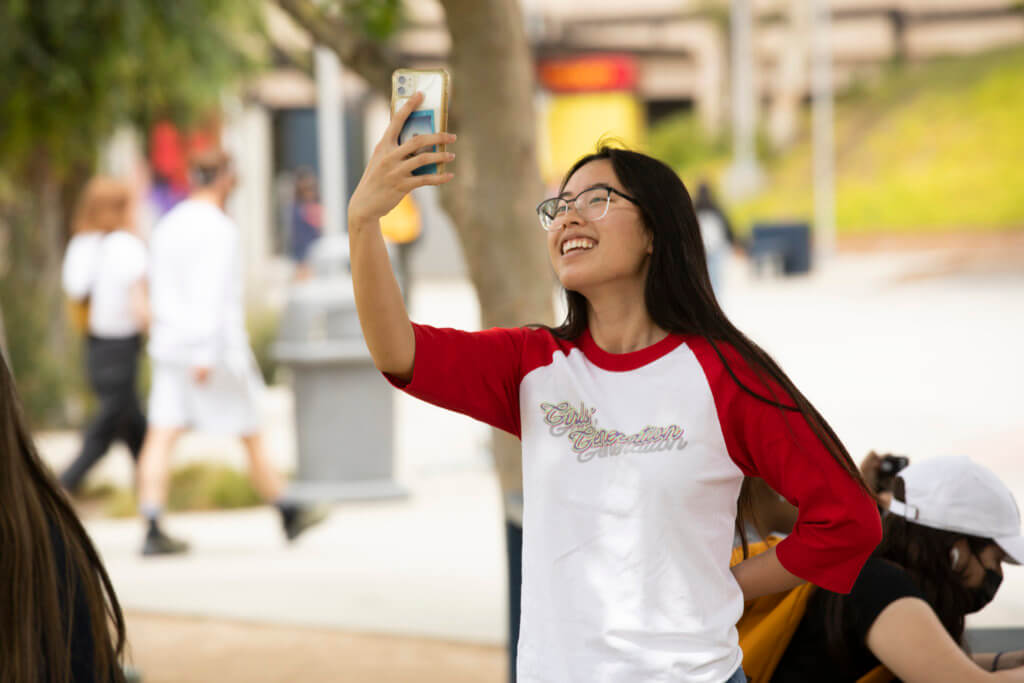 Tiffany Vo takes a selfie with Jojo Siwa
