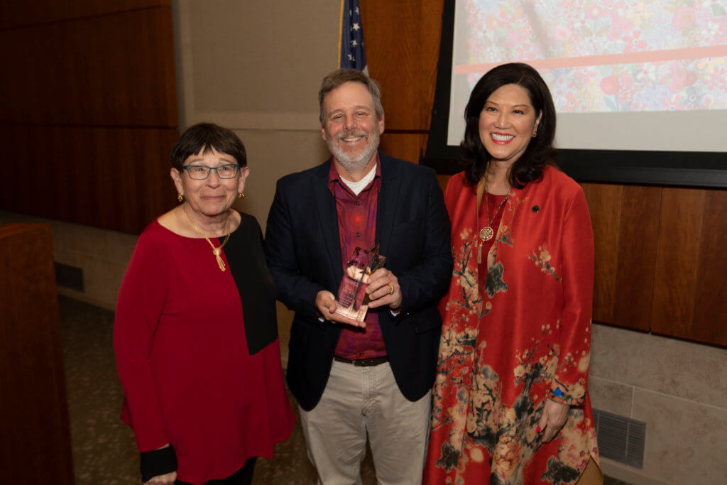 Bill Hoese recieves Wang Award from Chancellor Koester and Chair Fong