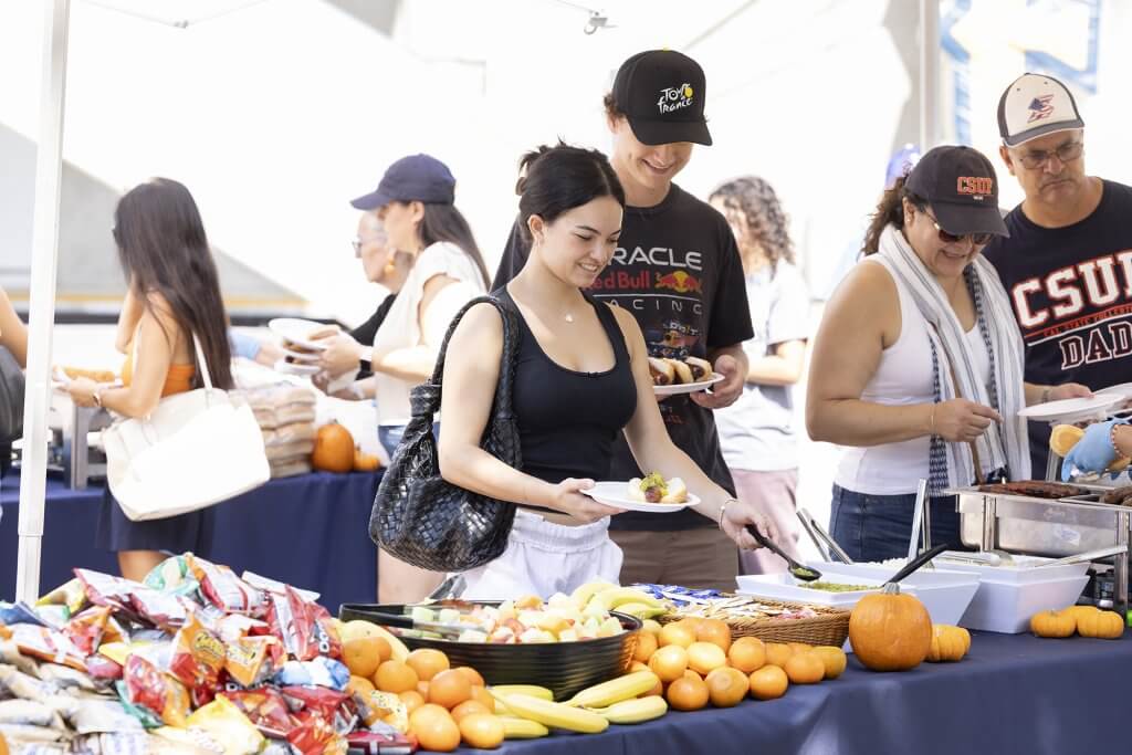 People at food buffet during alumni weekend.