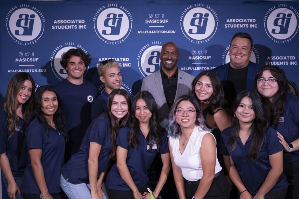 Political commentator Van Jones with CSUF students at Behind the Ballot