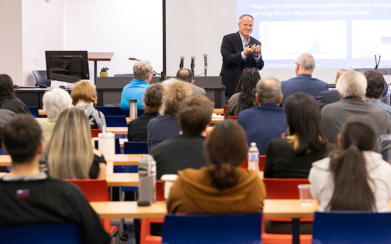 Paul Stapp delivers Outstanding Professor Lecture about wildlife ecology