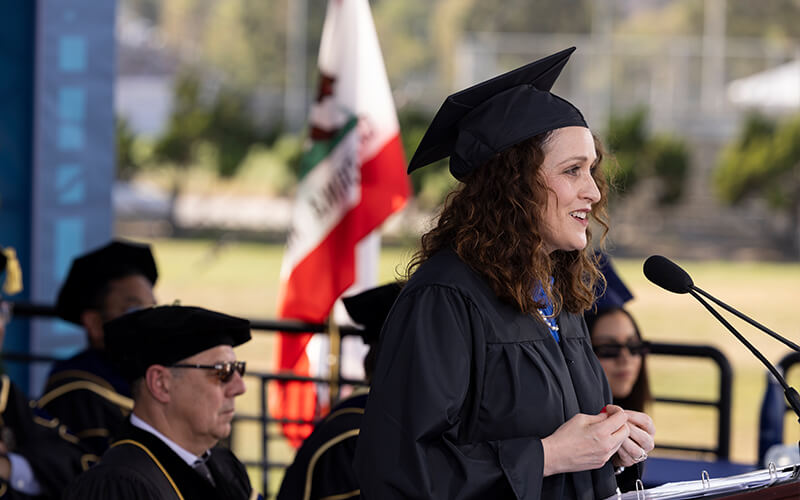 Nicole Suydam, presidenta y directora ejecutiva de Goodwill OC, hablará con los ex alumnos de la Clase de 2025 al comienzo de CSUF 2025.