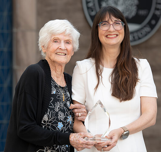 Donor Donna Spradlin poses with Dean Jessica Yirush Stern 