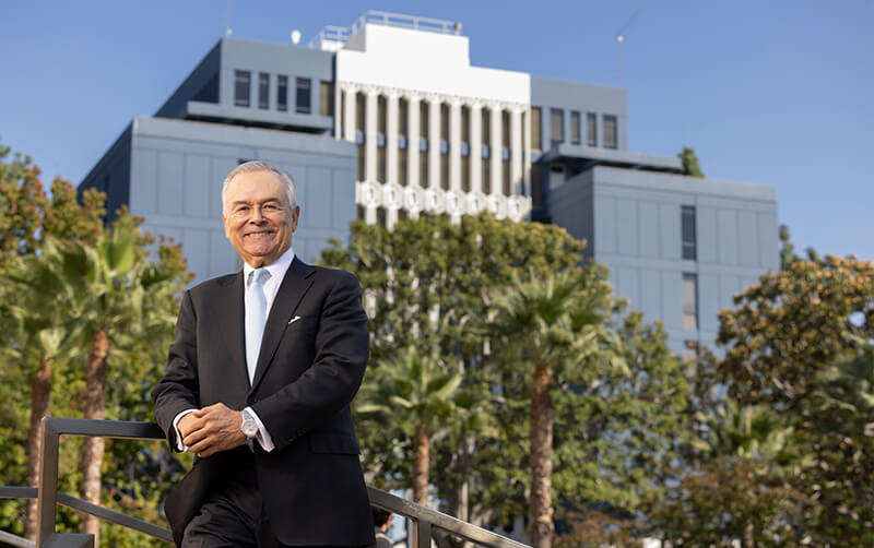Political science alum and attorney Raúl Tapia