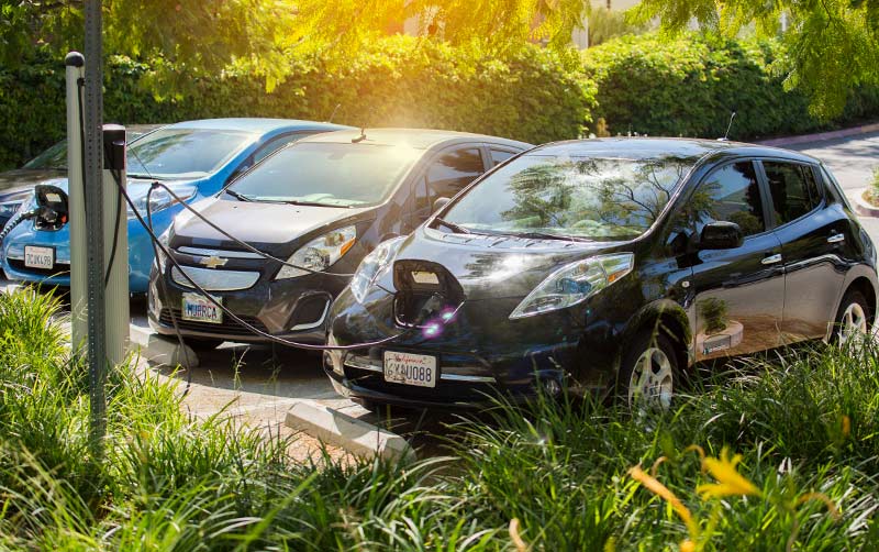 Electric Vehicles charging outside of Mihaylo Hall.