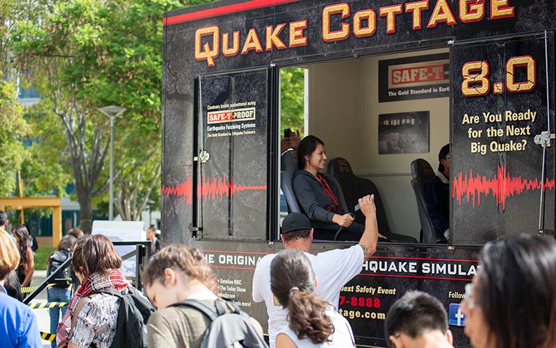 Earthquake simulator in quad.