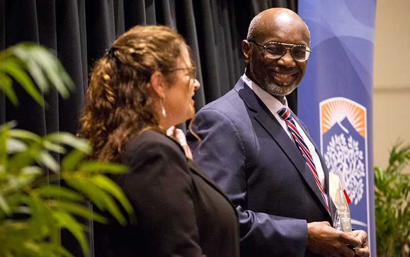 Willie Hagan recieves his award from Kim Case.