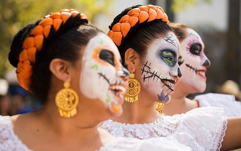 Ballet Folklorico de CSUF Dancers