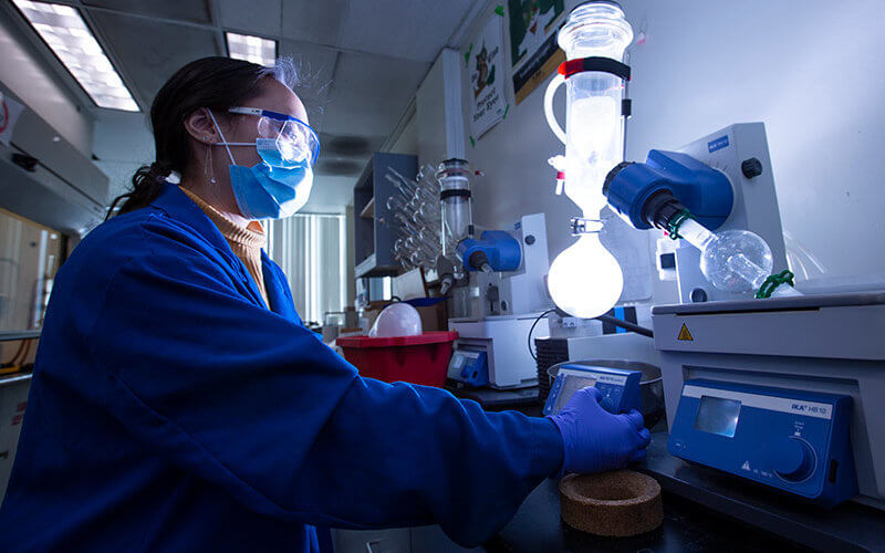 Shanina Nguyen working on West Nile virus research in lab.