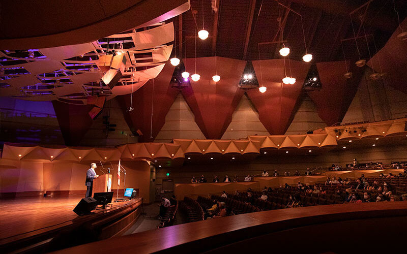 Fram Virjee speaks at Convocation