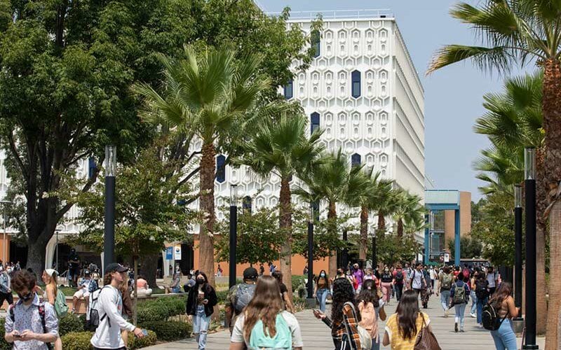 CSUF Students walk along promenade towards Library