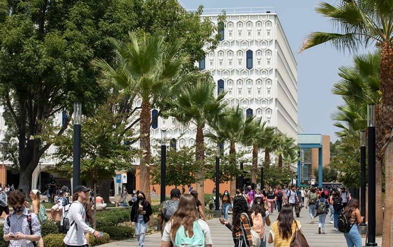 CSUF Students walk along promenade towards Library