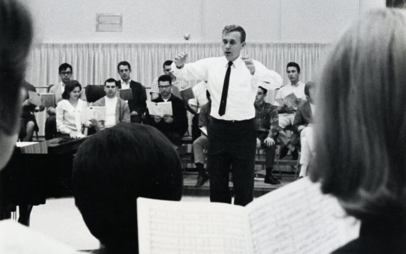 David Thorsen conducting music