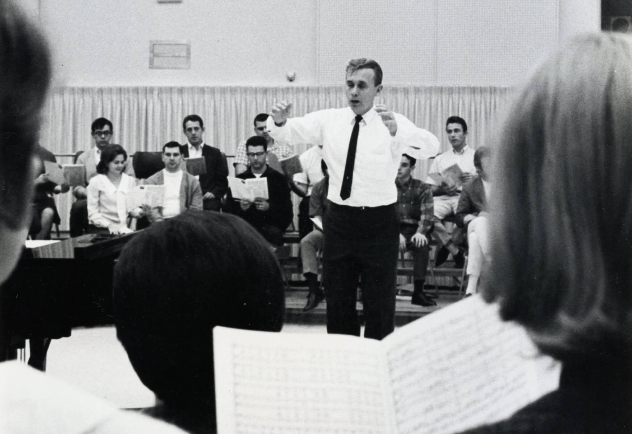 David Thorsen conducting music