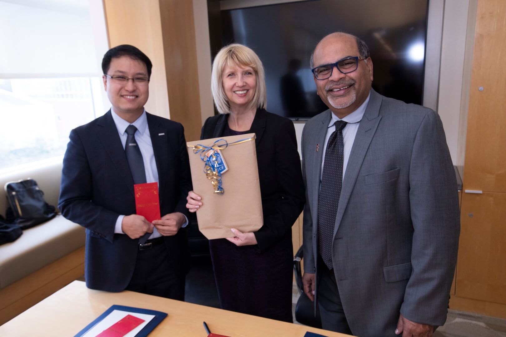 Woosong University Signing Agreement