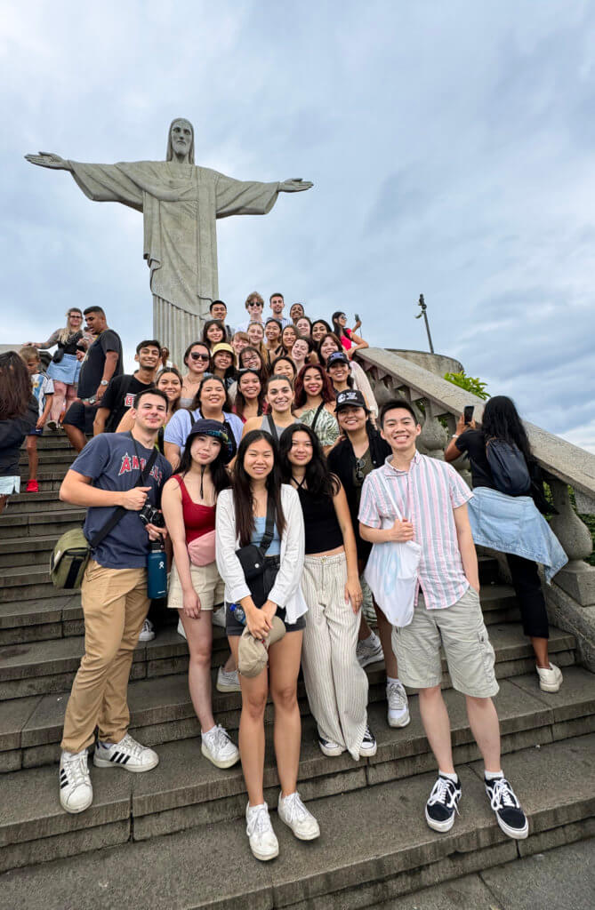 Grupo de estudos no exterior no Brasil