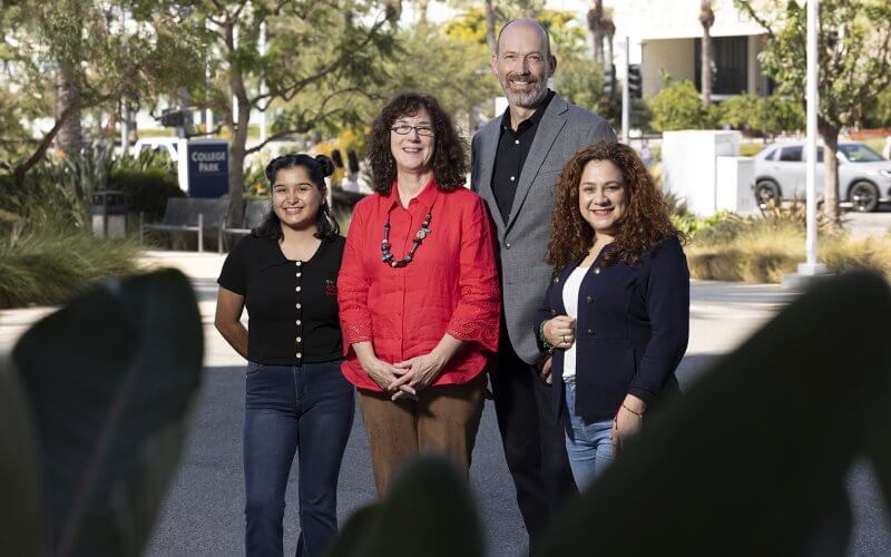 Moriah Esquivel Narang Katherine Powers Volker Janssen Alexandra Vargas Promoting Post-Baccalaureate Opportunities for Hispanic American PPOHA