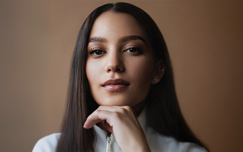 A portrait of CSUF alum Reem Metwale