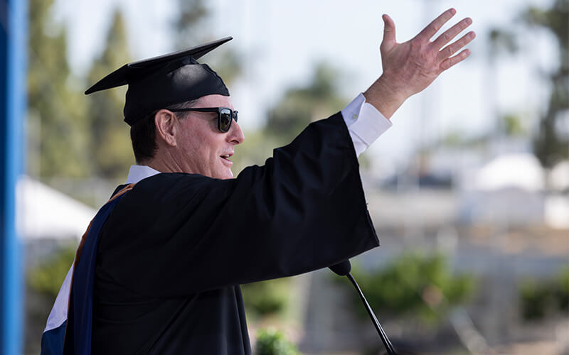 El alumno de CSUF, Tim Goff, hablará con la clase de ex alumnos 2025 al comienzo de CSUF en 2025.