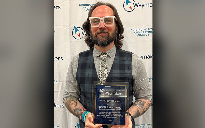 Brett Goldberg receives the Victim Service Award at the Waymakers 2025 Victim’s Rights Conference.