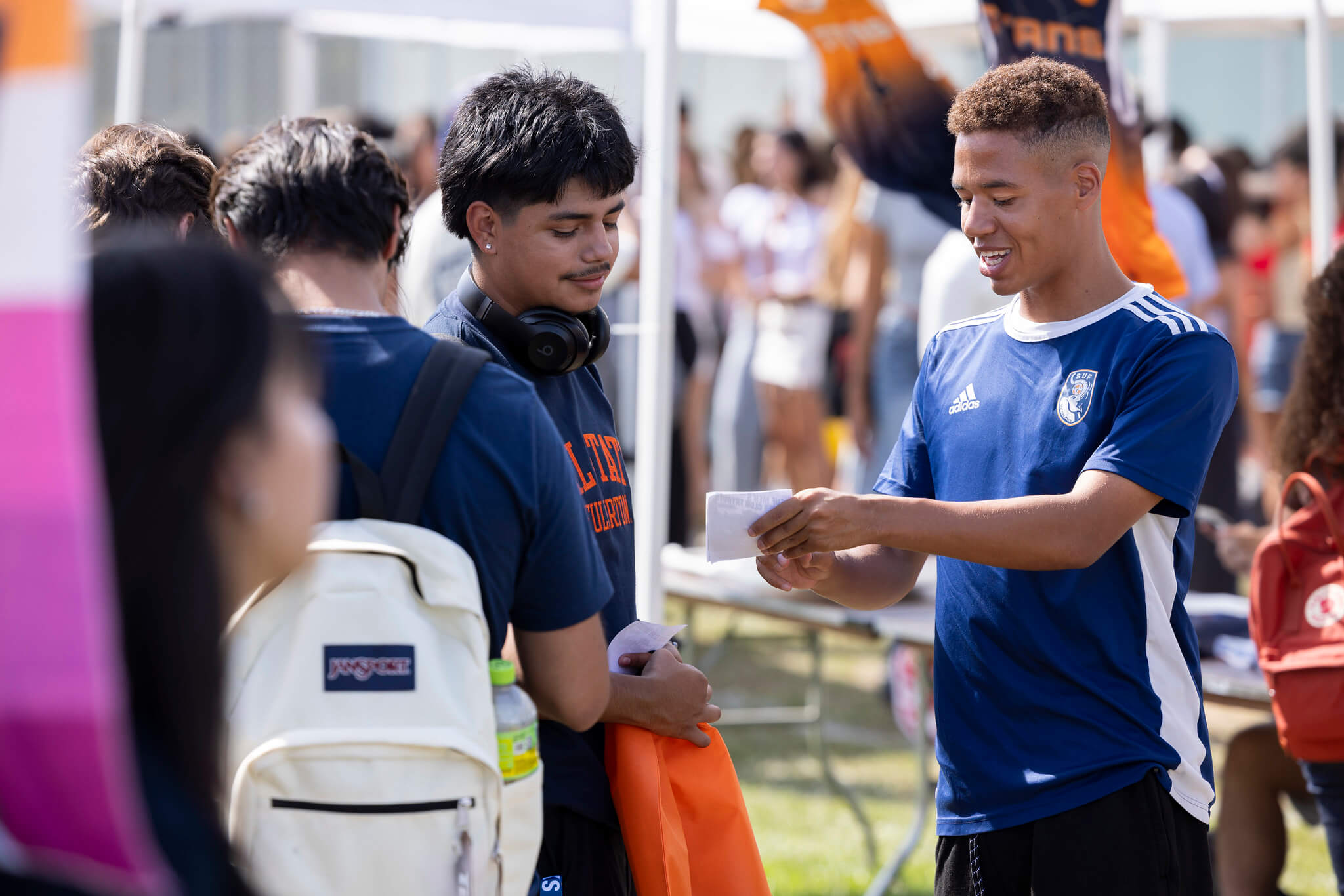 Students talk at Discoverfest