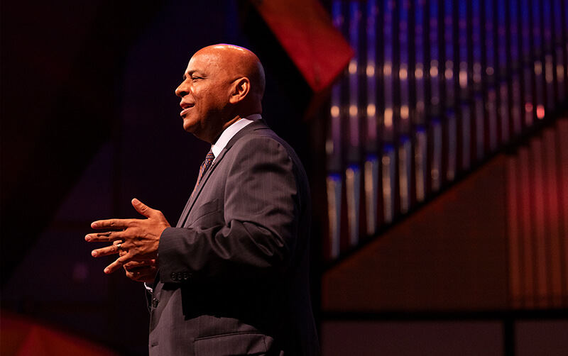 President Rochon delivers 2025 Convocation address.