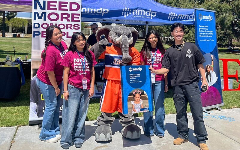 Students with Tuffy the Titan