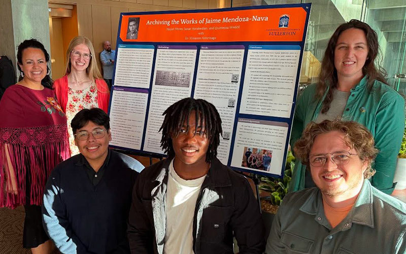 Vivanne Asturizaga and a group of students present their research project.