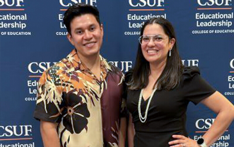 CSUF alumni Edgar Hernandez and Sardis Rodriguez at the Ed.D. alumni mixer event