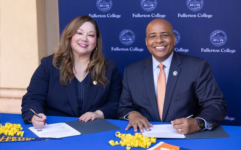 Cynthia Olivo, president of Fullerton College, and Ronald S. Rochon, president of CSUF, sign a MOU.