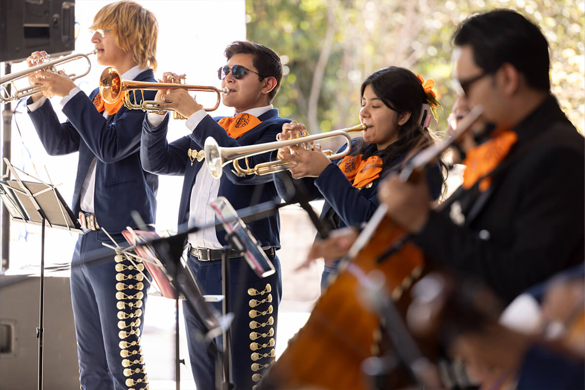 Mariachi Titans perform at Celebración de CSUF: ¡Somos Titans!